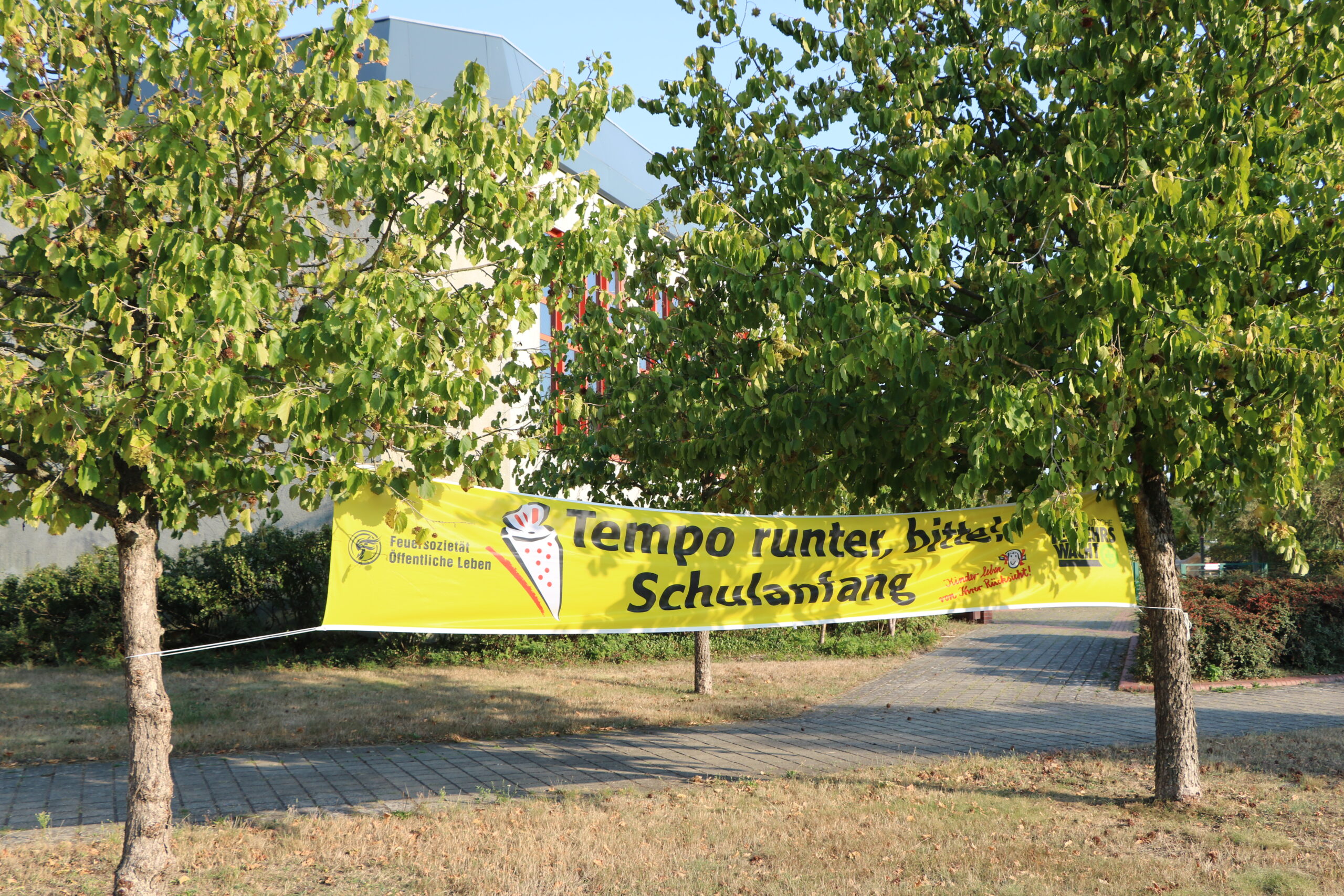 Banner "Tempo runter, Schulanfang"
