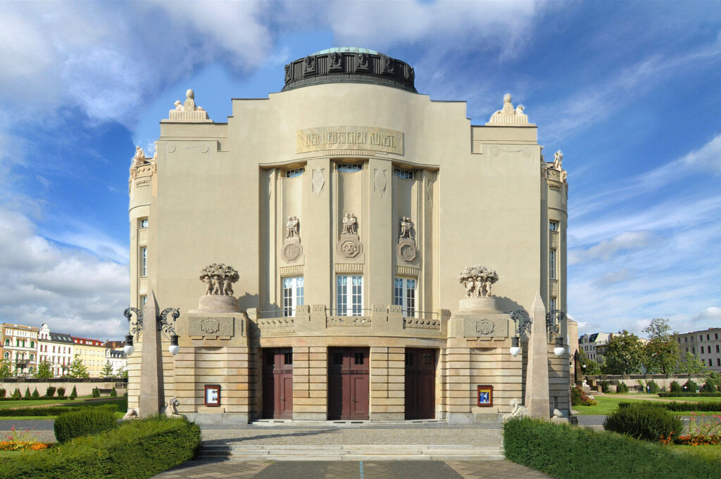 Das Große Haus am Schillerplatz