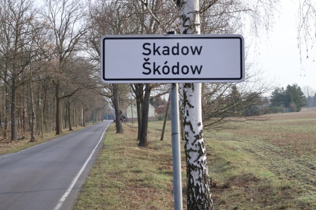 Ortsschild Skadow