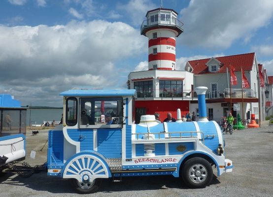 Rundfahrt mit der Seeschlange zum Kaffee im Leuchtturm