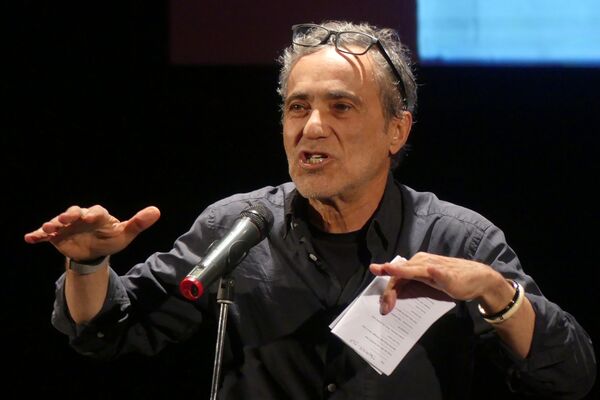 Staatstheater Cottbus: Videoschnipselvortrag. Jürgen Kuttner erklärt die Welt!