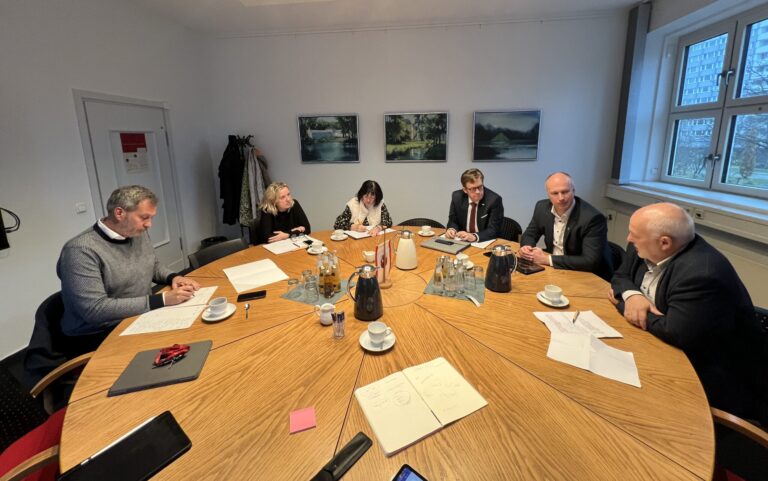 Stadtoberhäupter Lausitzer Kommunen für mehr Videoeinsatz, politische Bildung und Polizeipräsenz