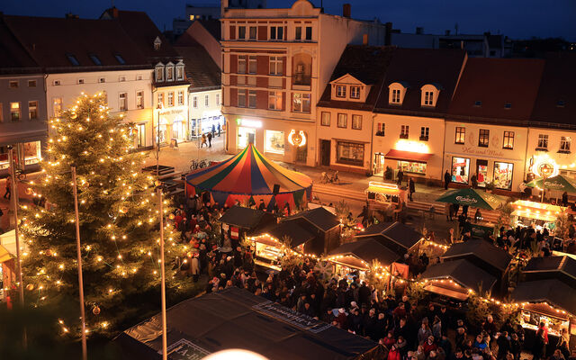 Senftenberger Weihnachtsmarkt mit Mittelaltermarkt