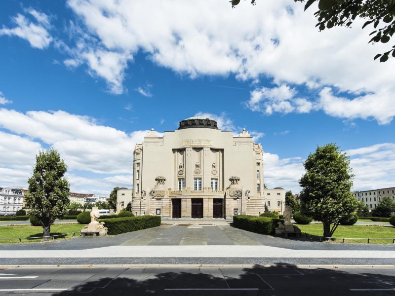 816390daa6e4ea97387bc51610918ee421462d932fcba6213d5f6ea315c8c360.jpg#Staatstheater Cottbus Das Große Haus am Schillerplatz