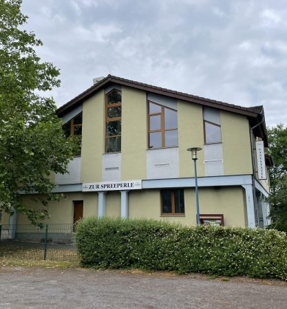 8c483ca02dbdbed46bf698232a4c937e43c32f1122542f36cdb0d6d717240958.jpg#Kiekebusch, #Ortsteilrundgang, #Tobias Schick, #Zur Spreeperle 8c483ca02dbdbed46bf698232a4c937e43c32f1122542f36cdb0d6d717240958.jpg#Kiekebusch, #Ortsteilrundgang, #Tobias Schick, #Zur Spreeperle