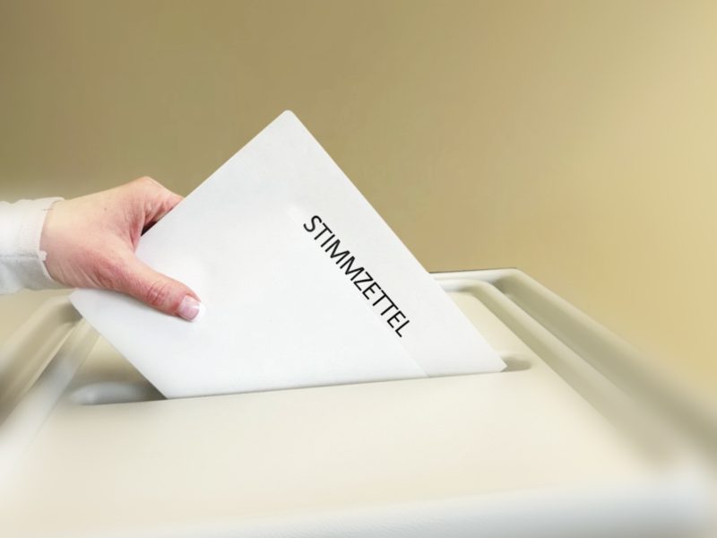 c17525fb85baa4b28a3ca4cf179a8031b22e7a833a231e98165861514d6d62b1.jpg#Kampagne, #Wahl, #Wahlhelfer, #Wahlurne c17525fb85baa4b28a3ca4cf179a8031b22e7a833a231e98165861514d6d62b1.jpg#Kampagne, #Wahl, #Wahlhelfer, #Wahlurne