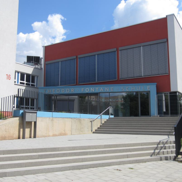 f75d43fd3dd8c5d57147dd79252aaaa00f1ca67ac41614fd3e5ad34b3ac425b8.png#dsk, #Eingang, #Sanierung, #Schule, #Theodor-Fontane-Gesamtschule Eingangsbereich der Theodor-Fontane Gesamtschule